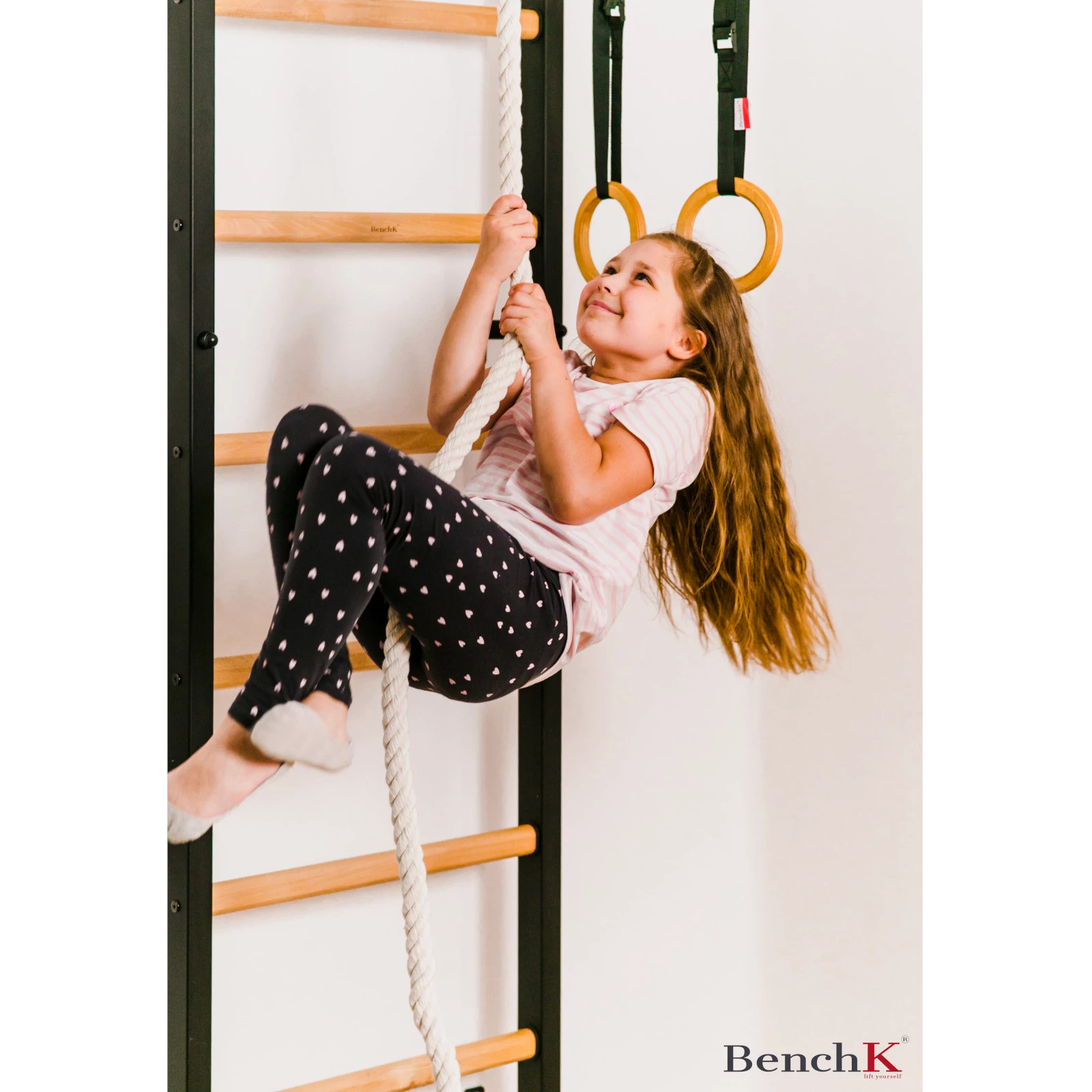 BenchK Sprossenwand Set 211 mit Kinderspielzeug Produktbild