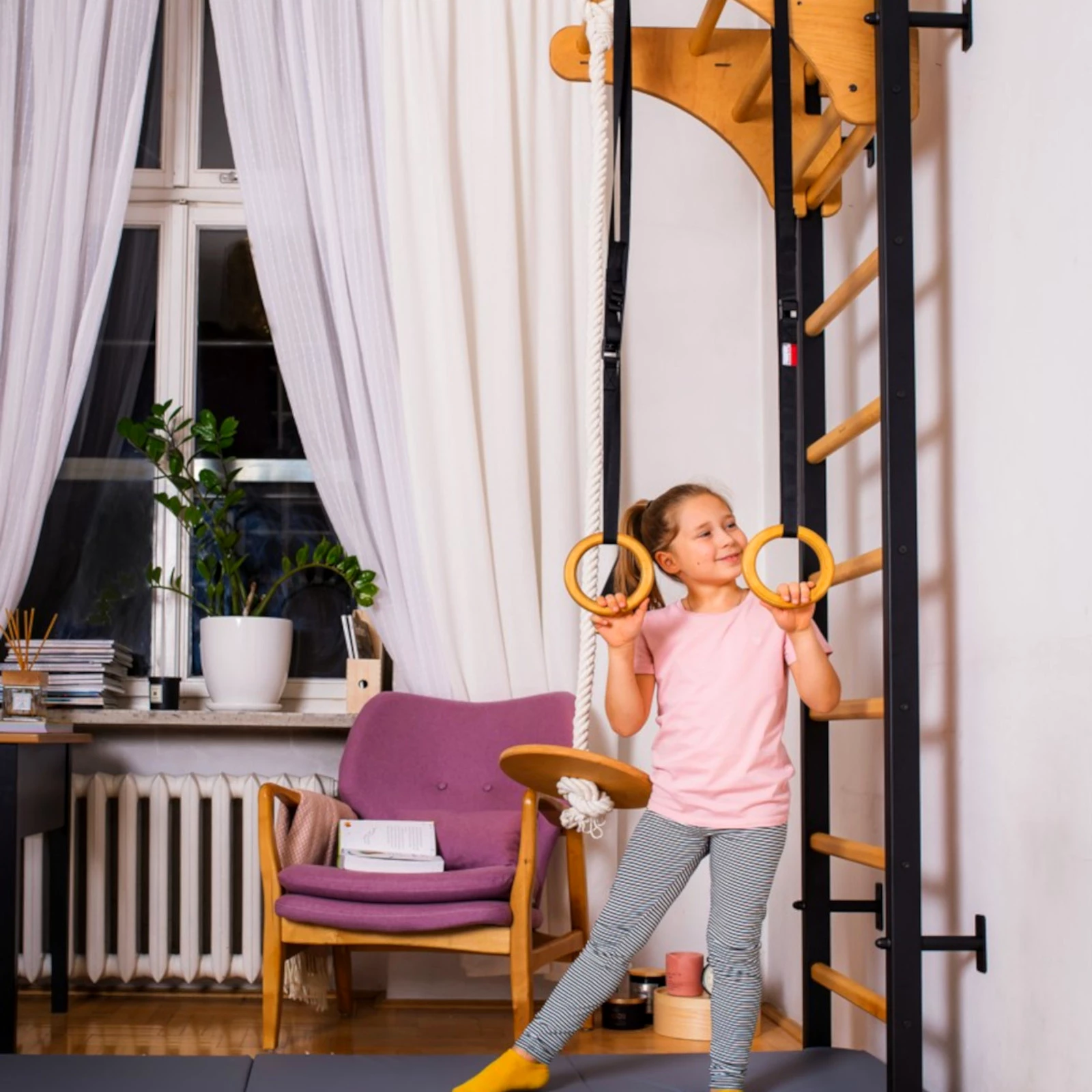 BenchK Sprossenwand Set 211 mit Kinderspielzeug Produktbild